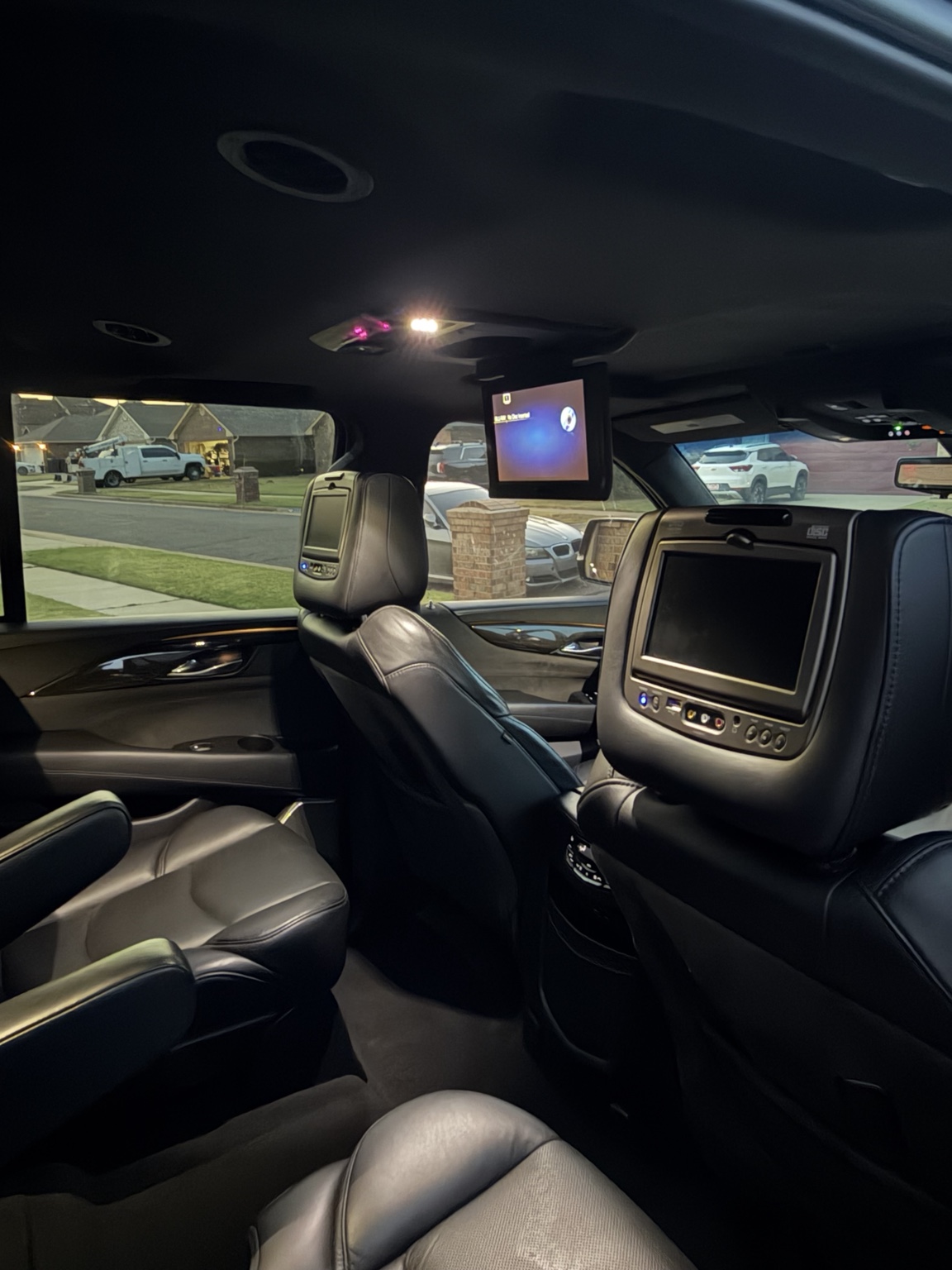 Escalade rear entertainment screens