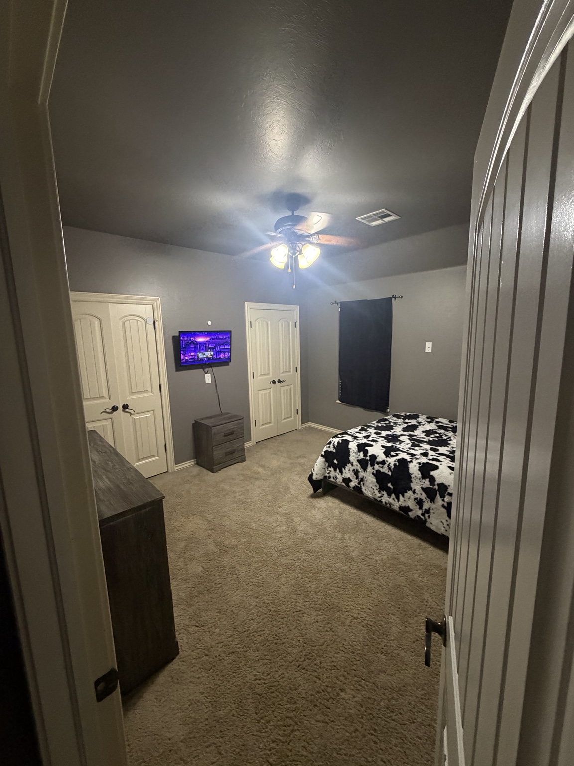 Guest bedroom